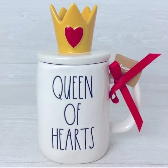 Rae Dunn Disney Oueen Of Hearts Mug Topper - Picture 1 of 9